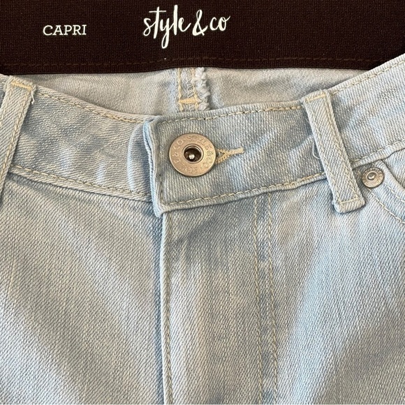 Style & Co Size 4 Petite Cuffed Light Blue Jean Capris - Picture 4 of 5